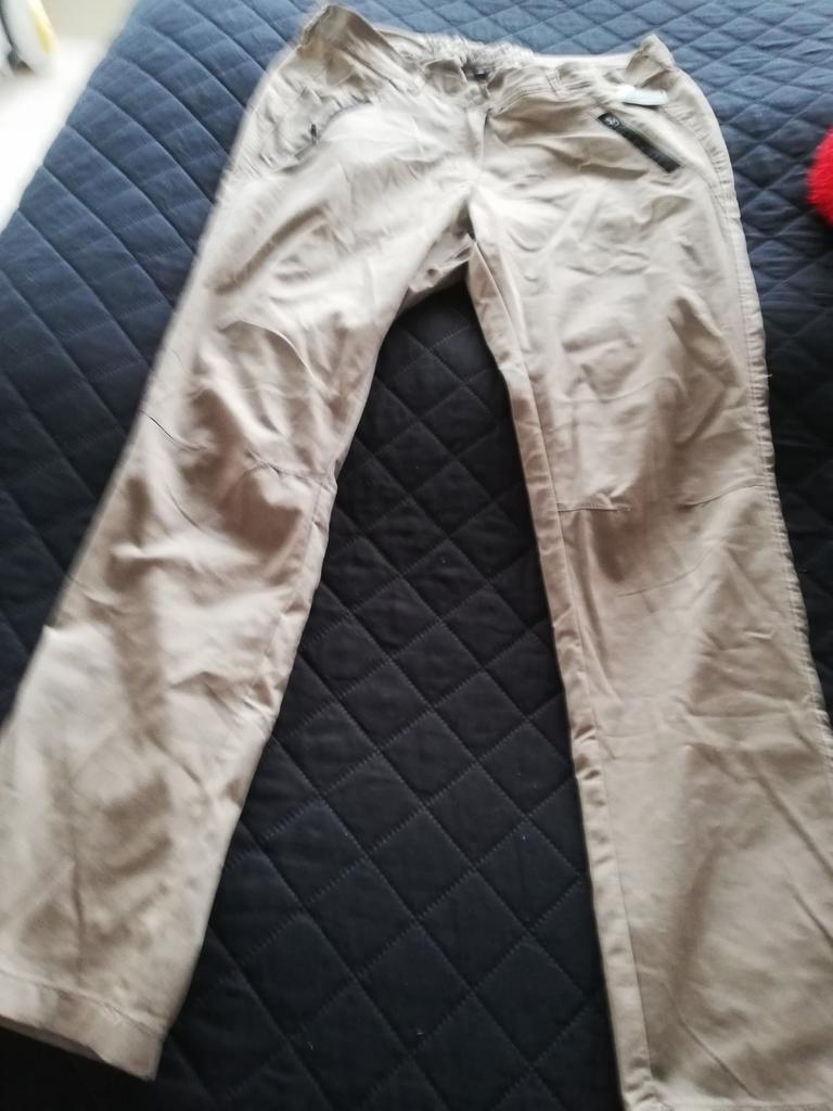 Nieuwe dames wandelbroek., Maat 38/40 (M), Beige, Nieuw, Ophalen of Verzenden