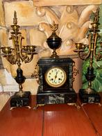 Antieke Franse pendule twee kandelaars zwart marmer  brons, Ophalen of Verzenden