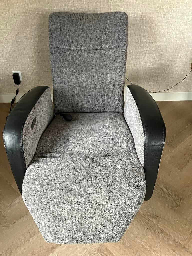 Prominent Relaxfauteuil met elektrische bediening, Huis en Inrichting, Fauteuils, Ophalen, Gebruikt, Stof