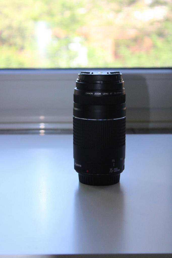 Canon lens 75-300mm EF 1: 4-5.6, Audio, Tv en Foto, Fotografie | Lenzen en Objectieven, Ophalen, Zo goed als nieuw, Standaardlens