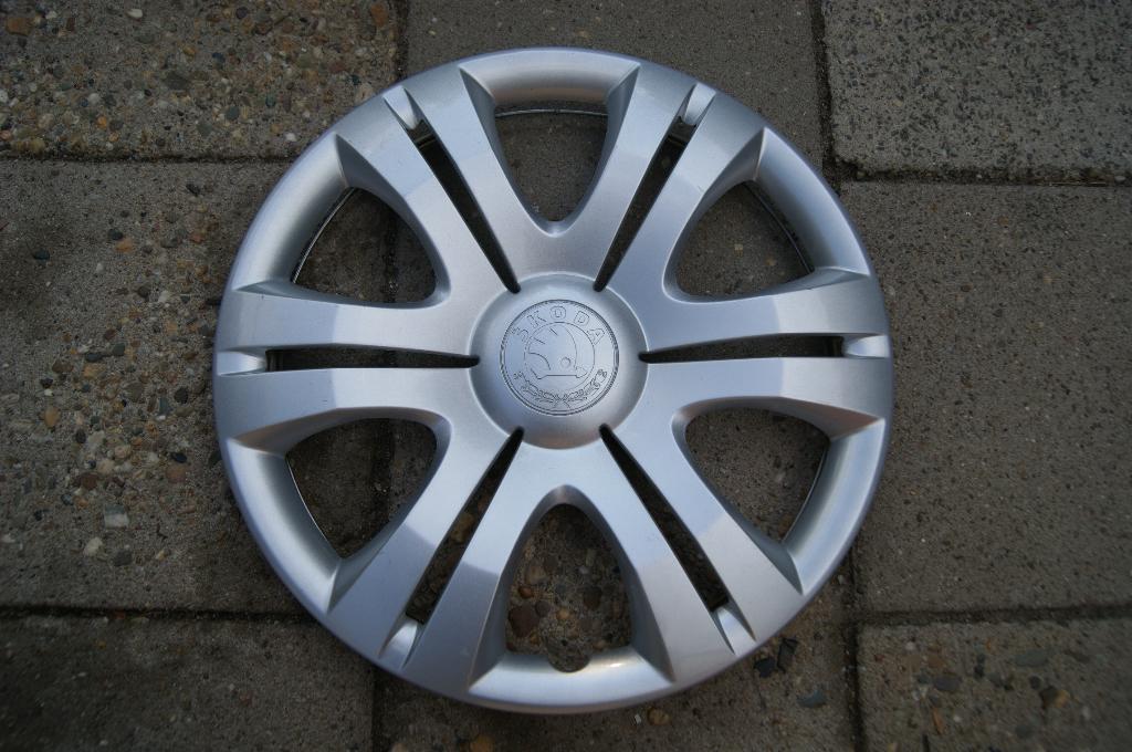1 losse originele wieldop Skoda Fabia 15 inch (Model 1), Auto diversen, Ophalen of Verzenden, Gebruikt