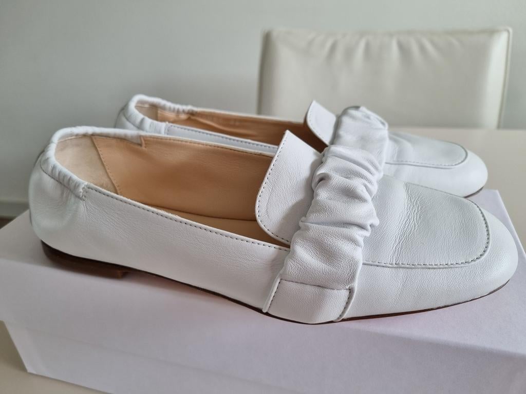 Prachtige leren schoentjes AGL. Maat 36. Kleur wit. Nieuw., AGL, Nieuw, Ophalen of Verzenden, Wit