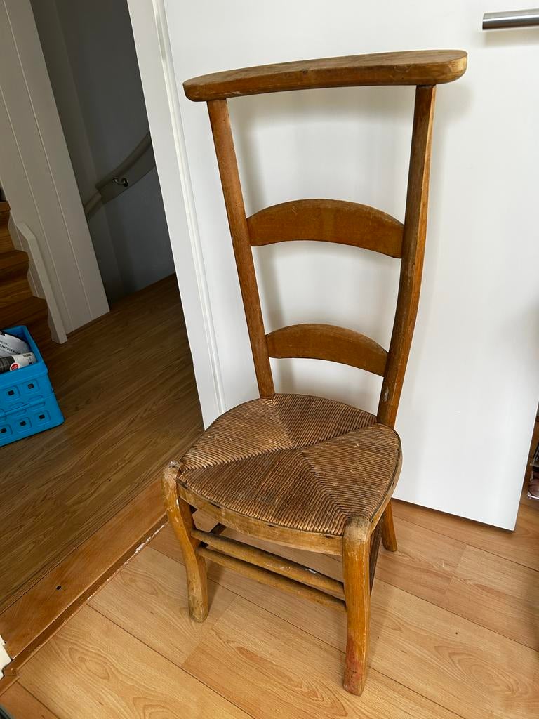 Antieke biechtstoel / bidstoel met rieten zitting, Antiek en Kunst, Antiek | Religie, Ophalen