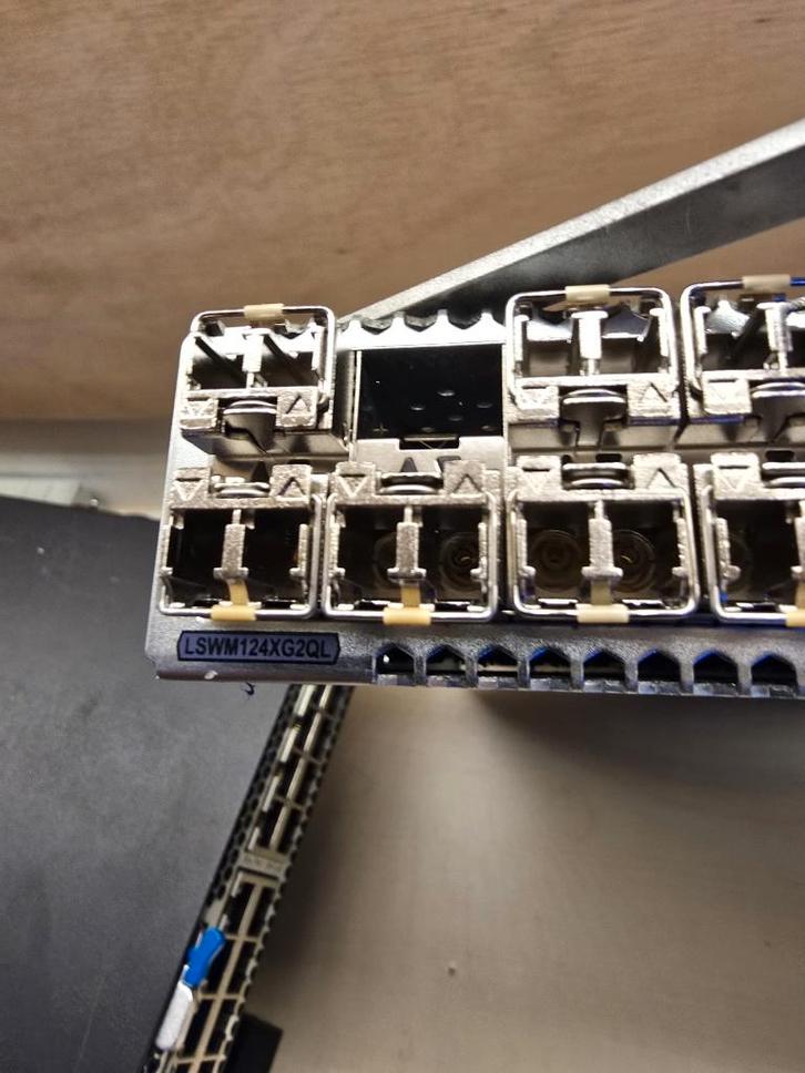 HPE 5945 2-slot Datacenter Switch (JQ075A), Computers en Software, Netwerk switches, Refurbished, Ophalen of Verzenden