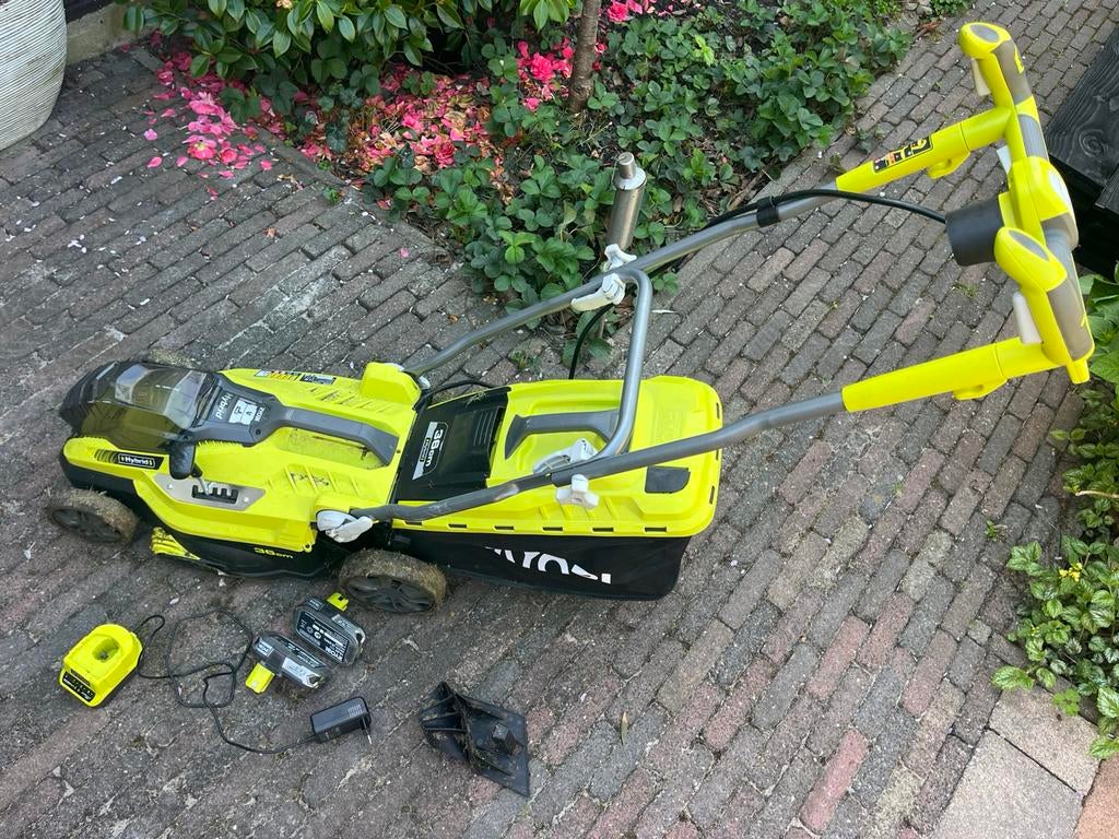 Grasmaaier op accu of met snoer, Tuin en Terras, Grasmaaiers, Ophalen, Cirkelmaaier, Gebruikt, Accu-grasmaaier