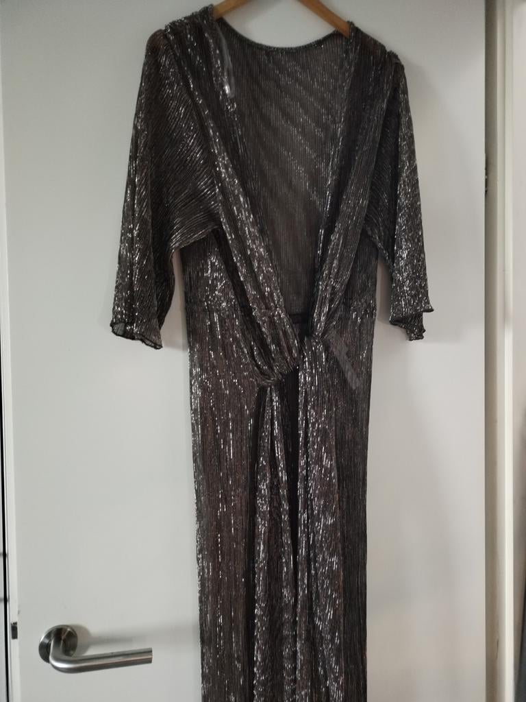 Glanzende jurk met wikkeldetail Ensoned S, Overige kleuren, Ophalen of Verzenden, Maat 36 (S), Onder de knie