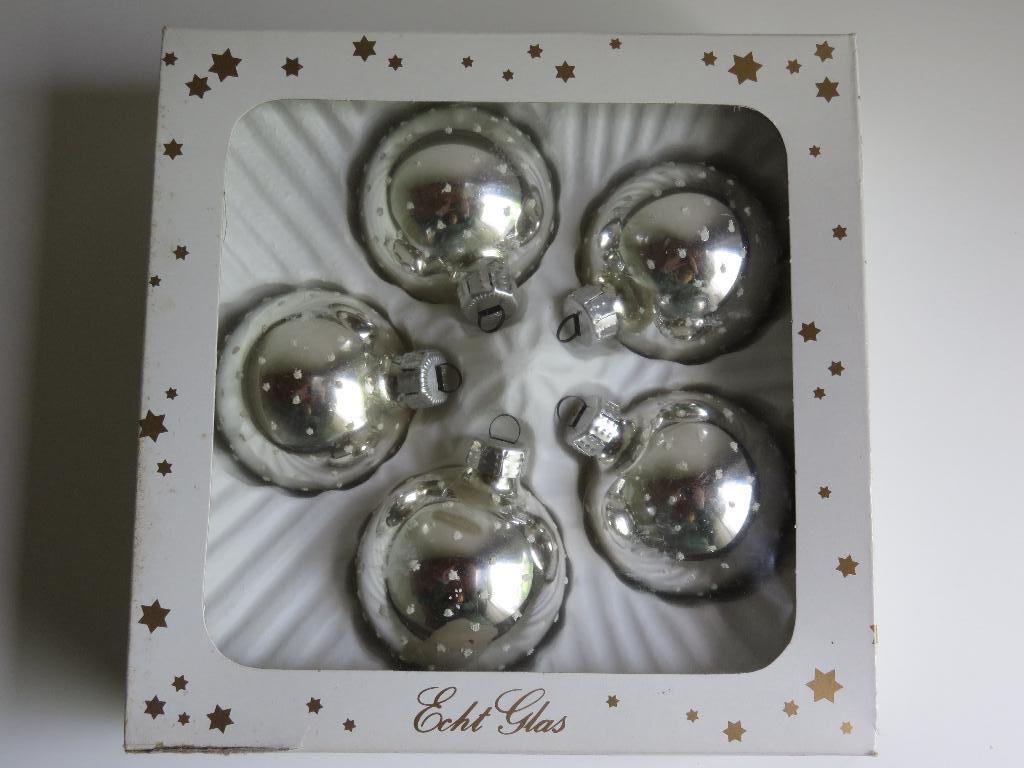 Vintage 5 glazen zilveren kerstballen met witte stipjes 6 cm, Diversen, Kerst, Ophalen of Verzenden, Gebruikt