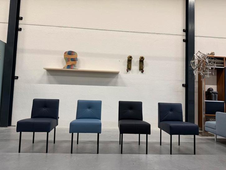 4 Nieuw Gelderland 7714 Knopenstoel Blauw leer Design stoel, Huis en Inrichting, Stoelen, Nieuw, Vier, Leer, Blauw, Ophalen of Verzenden