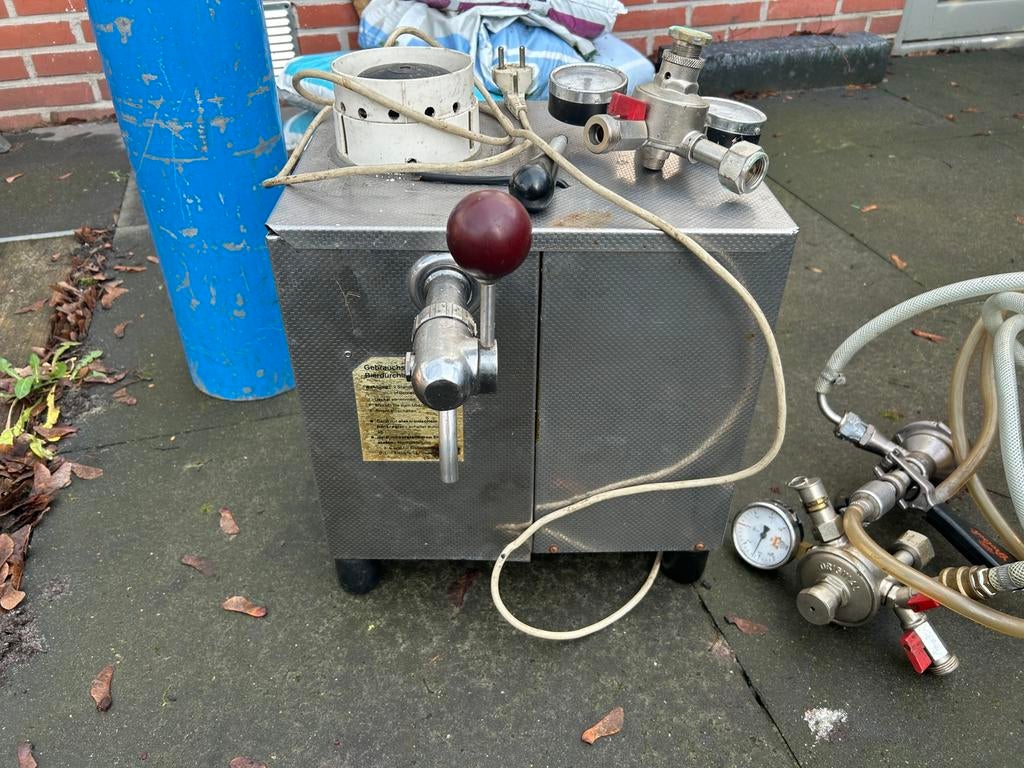 Mobiele biertap compleet met fles, Ophalen, Zo goed als nieuw