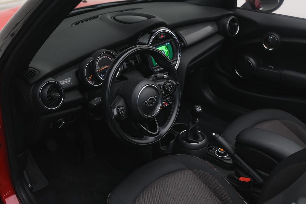 MINI Cabrio Cooper / Cruise Control / Stoelverwarming / Mult, 12 maanden, Gebruikt, 4 stoelen, Bedrijf