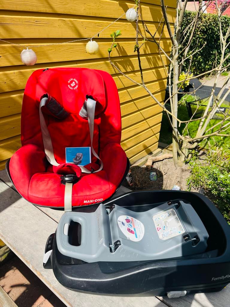 Maxi Cosi Pearl autostoel rood met onderstel, Gebruikt, 9 t/m 18 kg, Ophalen of Verzenden, Isofix