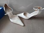 Satijnen creme trouwschoenen maat 36, Ophalen of Verzenden, Zo goed als nieuw, Beige, Trouwjurk