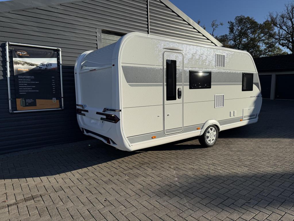 Hobby Excellent Edition 490 KMF 2025 stapelbed, zware as, Caravans en Kamperen, Schokbreker, Overige typen, Hobby, Bedrijf