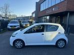 Toyota Aygo 1.0 VVT-i Now 5DRS AIRCO ELEK RAMEN DEALER OH OR, Auto's, Euro 5, Gebruikt, 4 stoelen, Origineel Nederlands