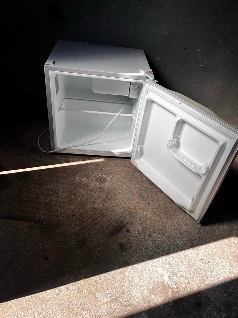 Compacte Severin mini koelkast - Ideaal voor kleine ruimtes, Ophalen of Verzenden, Minder dan 75 liter, Zonder vriesvak, Gebruikt