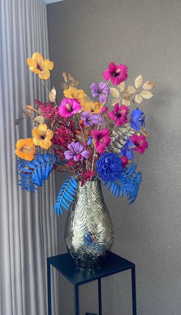 Prachtige zijden bloemen met gouden vaas, Huis en Inrichting, Woonaccessoires | Vazen, Overige materialen, Overige kleuren, Ophalen of Verzenden