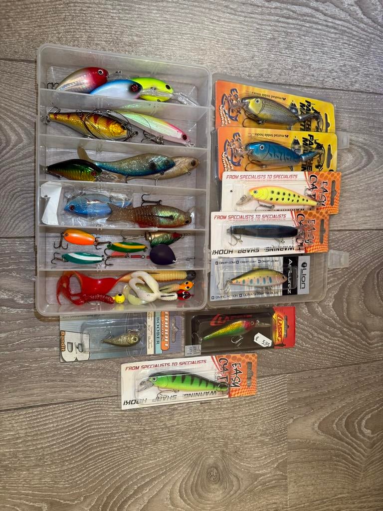 Tacklebox vol kunstaas , roofvis , pluggen , swimbaits shads, Ophalen of Verzenden, Gebruikt
