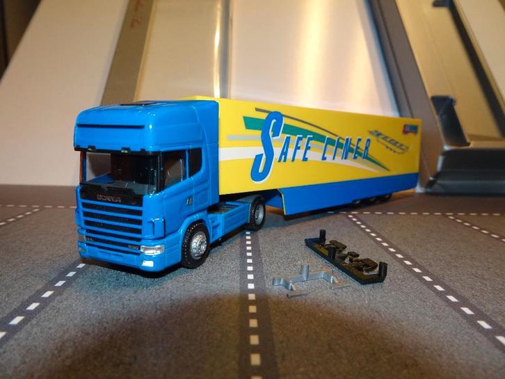 496 herpa scania 4 serie safe liner krone oplegger 1:87 truc, Hobby en Vrije tijd, Modelauto's | 1:87, Nieuw, Bus of Vrachtwagen