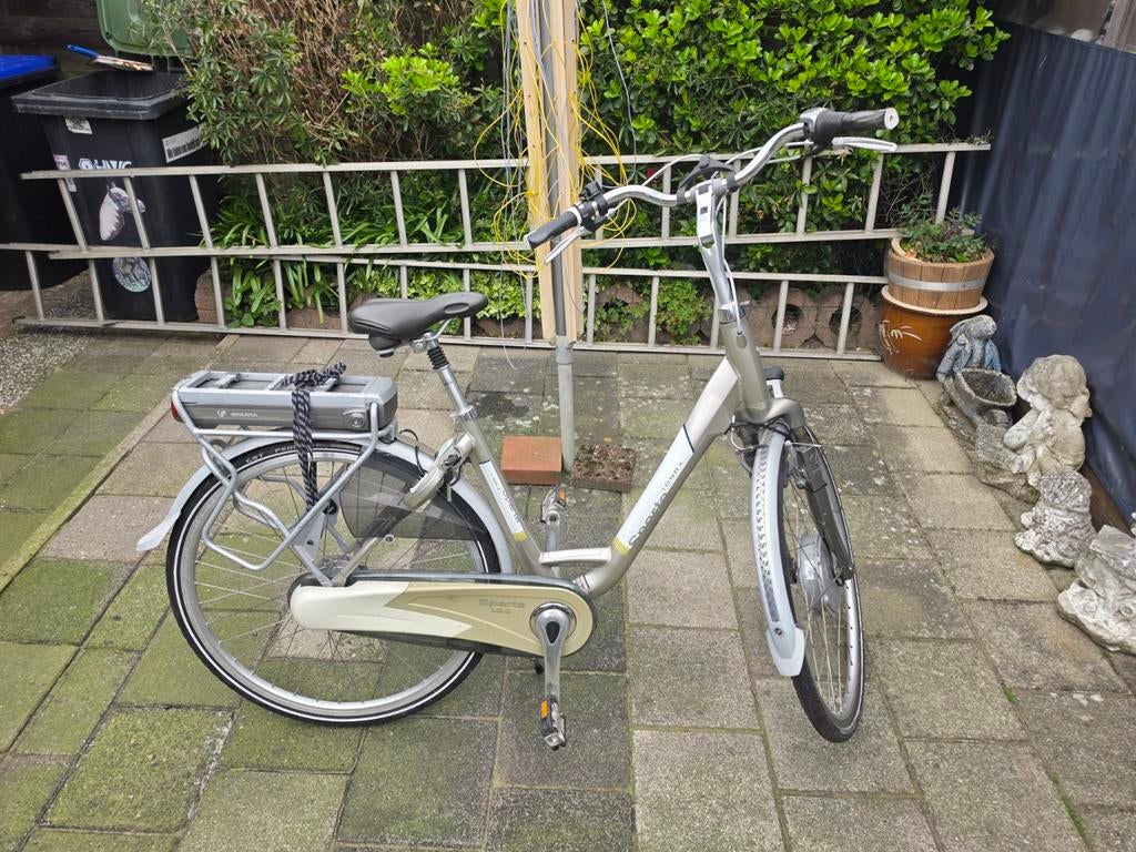 1 elektrische fiets accu deffect zie foto,s., Fietsen en Brommers, Ophalen