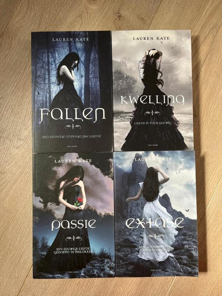Fallen serie – Lauren Kate (NL) – complete set, Boeken, Fantasy, Zo goed als nieuw, Ophalen