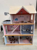 Groot Houten Poppenhuis met Meubels en Lift, Ophalen, Zo goed als nieuw, Poppenhuis