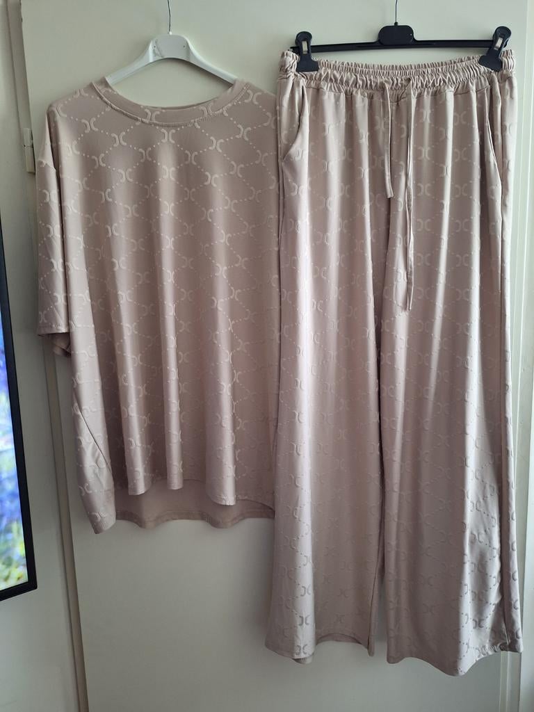 Pak set broek tuniek one size kreukvrij stretch maat  m l xl, Ophalen of Verzenden, Zo goed als nieuw, Maat 46/48 (XL) of groter