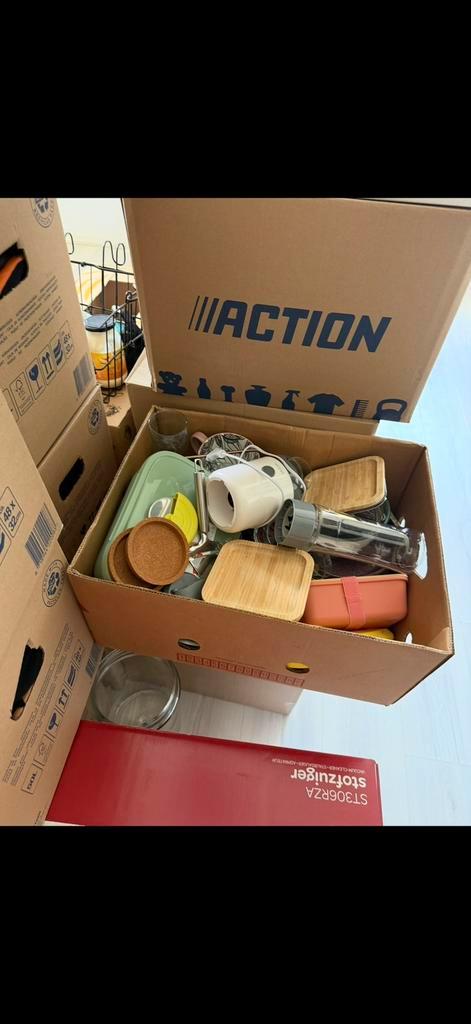 Doos keukenspul student of iemand die minder heeft, Huis en Inrichting, Keuken | Keukenbenodigdheden, Ophalen