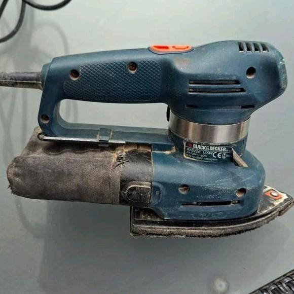 Black & Decker KA190E Vlakschuurmachine met accessoires, Doe-het-zelf en Verbouw, Gereedschap | Schuurmachines, Ophalen of Verzenden
