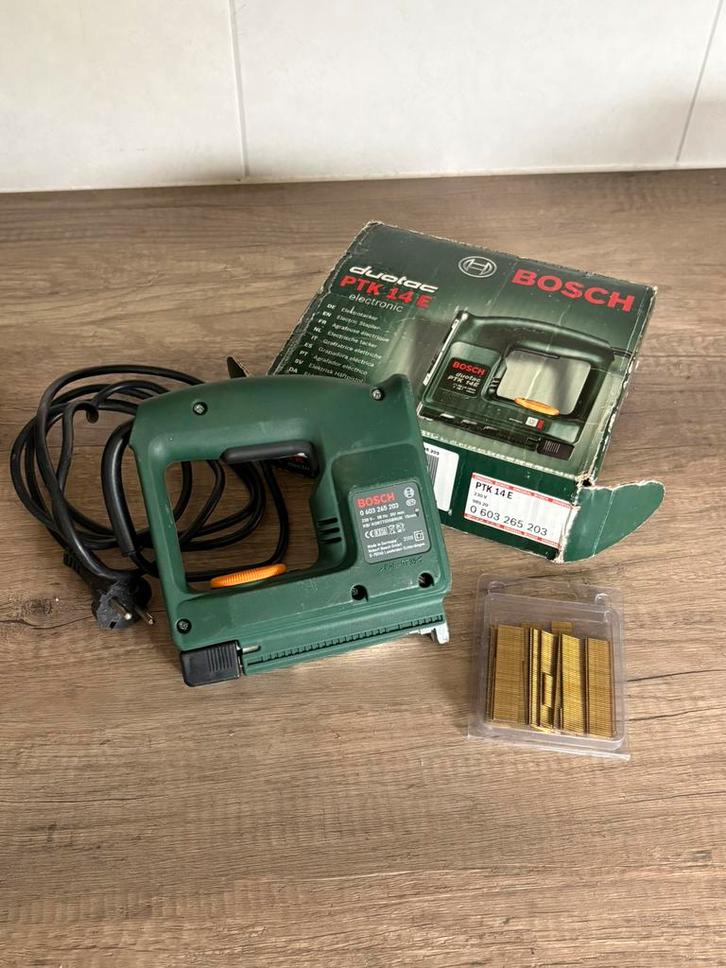 Bosch PTK 14 E elektrische tacker + nietjes + doos, Doe-het-zelf en Verbouw, Gereedschap | Lasapparaten, Zo goed als nieuw, Overige typen