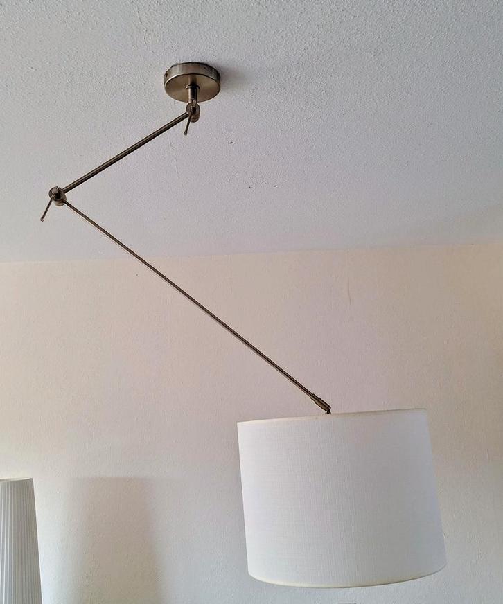 Moderne Zwenkarm Plafondlamp met Witte Stoffen Kap, Huis en Inrichting, Lampen | Hanglampen, Zo goed als nieuw, 75 cm of meer