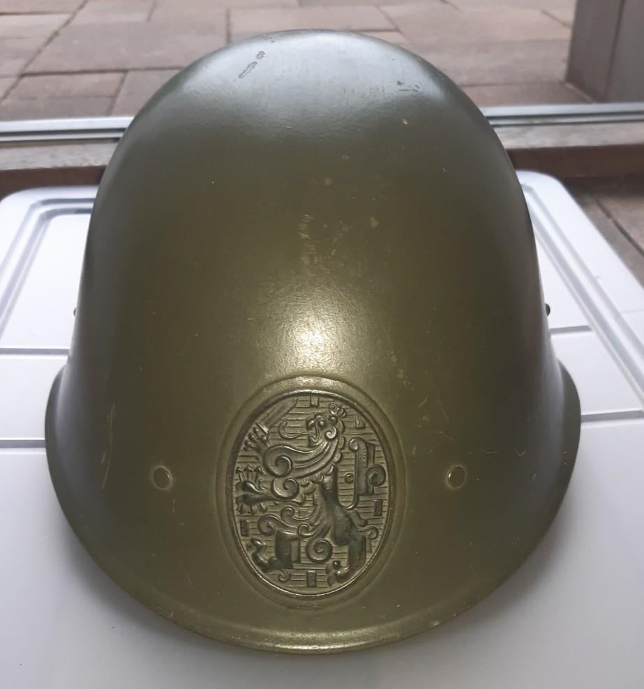Nederland M34 Helm met helmplaat WW2, Ophalen of Verzenden, Nederland, Helm of Baret