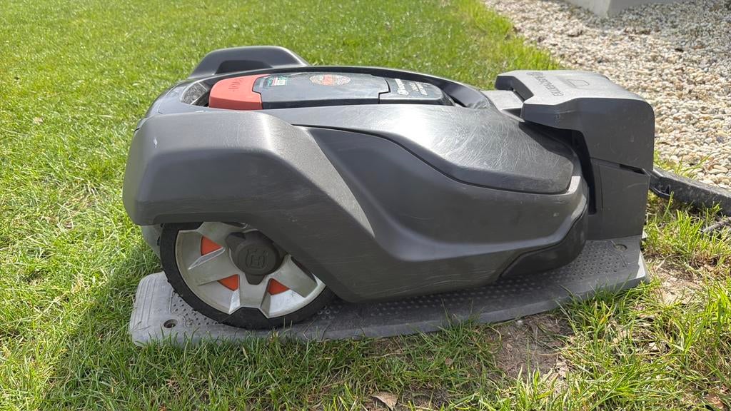 Gereviseerde Husqvarna Automower 430X robotmaaier, Ophalen of Verzenden, Zo goed als nieuw, 20 tot 25 cm, Bestuurbaar via app