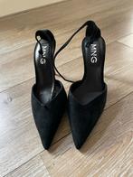 MNG Damespumps met hoge naaldhak - Maat 35, Kleding | Dames, Schoenen, Ophalen of Verzenden, Zo goed als nieuw, Zwart, Pumps