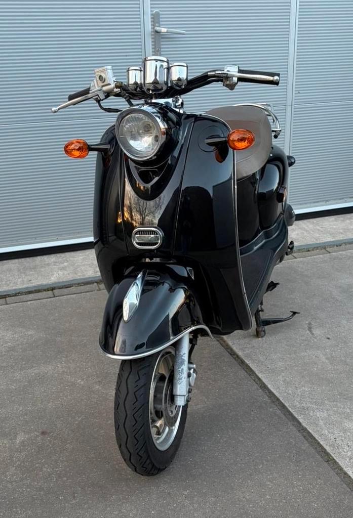 Znen ZN50QT-B Snorscooter – 2009 – Slechts 2000 km!, Fietsen en Brommers, Scooters | Overige merken, Gebruikt, Benzine, Ophalen