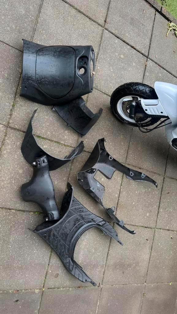 Zip binnenkapset los, Fietsen en Brommers, Scooters | Piaggio, Zo goed als nieuw, Overige modellen, Benzine, Ophalen