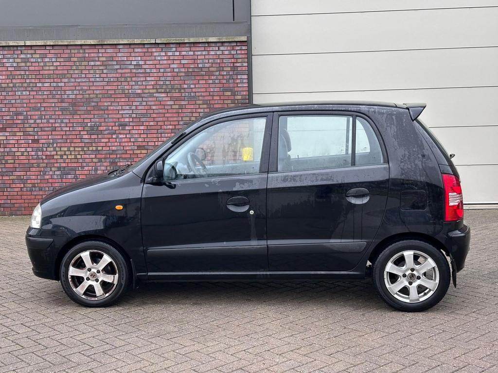 Hyundai Atos 1.1i Active World Cup edition Airco*04-04-2027, Voorwielaandrijving, 31 €/maand, 4 cilinders, Zwart