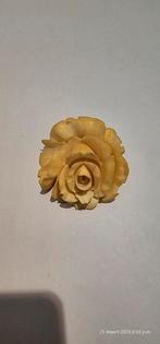 Vintage ivoren roos hanger/broche, Ophalen, Overige materialen, Gebruikt, Beige