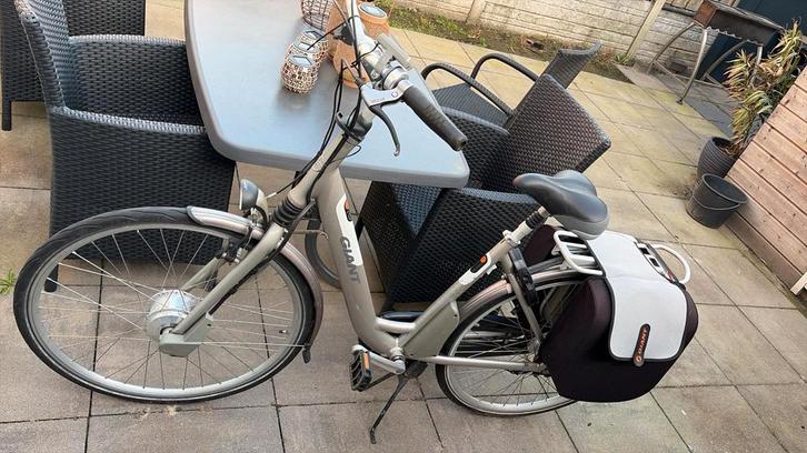 Giant Twist elektrische fiets met oplader, Fietsen en Brommers, Fietsen | Dames | Damesfietsen, Gebruikt, Giant, Ophalen
