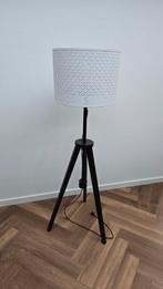 Staande lamp met witte kap, Huis en Inrichting, Lampen | Vloerlampen, Ophalen, Zo goed als nieuw, Overige materialen, 150 tot 200 cm