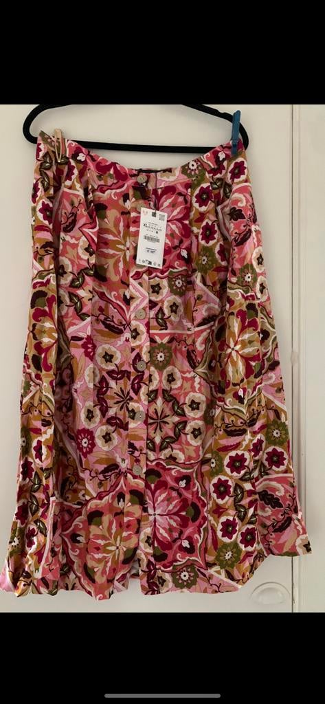 Zara XL Bloemenprint Rok - Nieuw met kaartjes, Kleding | Dames, Rokken, Maat 46/48 (XL) of groter, Nieuw, Ophalen of Verzenden