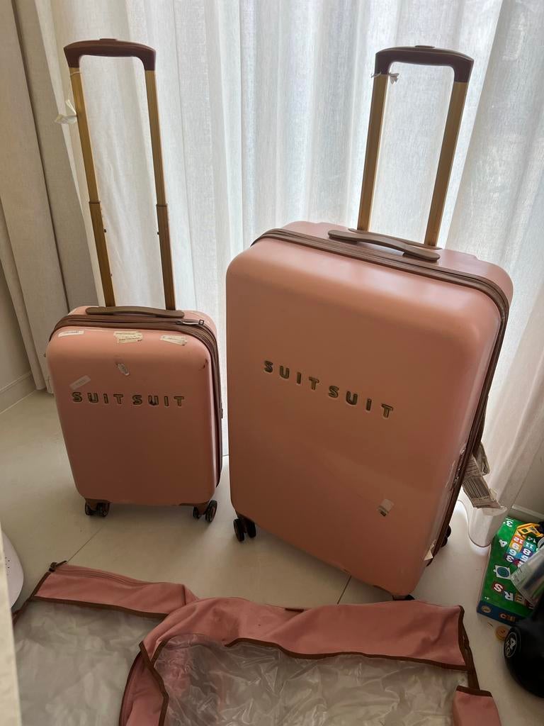 2 SUITSUIT reiskoffers: grote koffer en handbagage + 2 hoeze, Ophalen, Gebruikt, Hard kunststof, 45 tot 55 cm