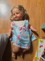 Babypop met blond haar en blauw jurkje vintage, Ophalen of Verzenden, Babypop
