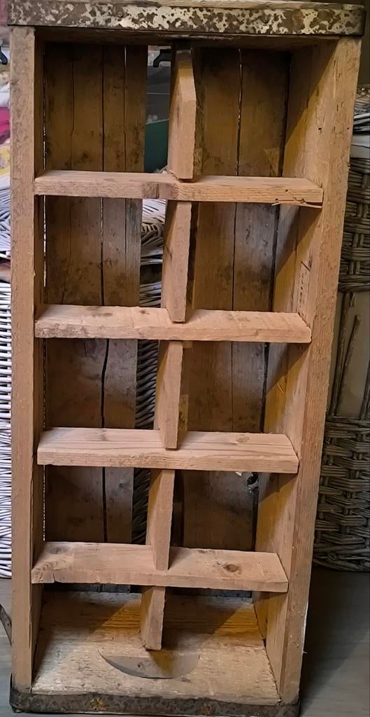 Oud houten flessen krat, Ophalen