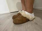 Comfortabele UGG pantoffels -  M39, Ophalen of Verzenden, Zo goed als nieuw, Bruin, Pantoffels of Sloffen