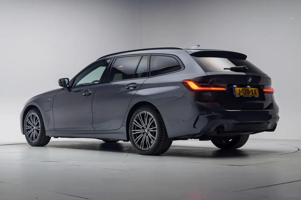BMW 3 Serie Touring 330e M Sport High Executive Shadow [ Pan, Gebruikt, 4 cilinders, Hybride Elektrisch/Benzine, 1805 kg