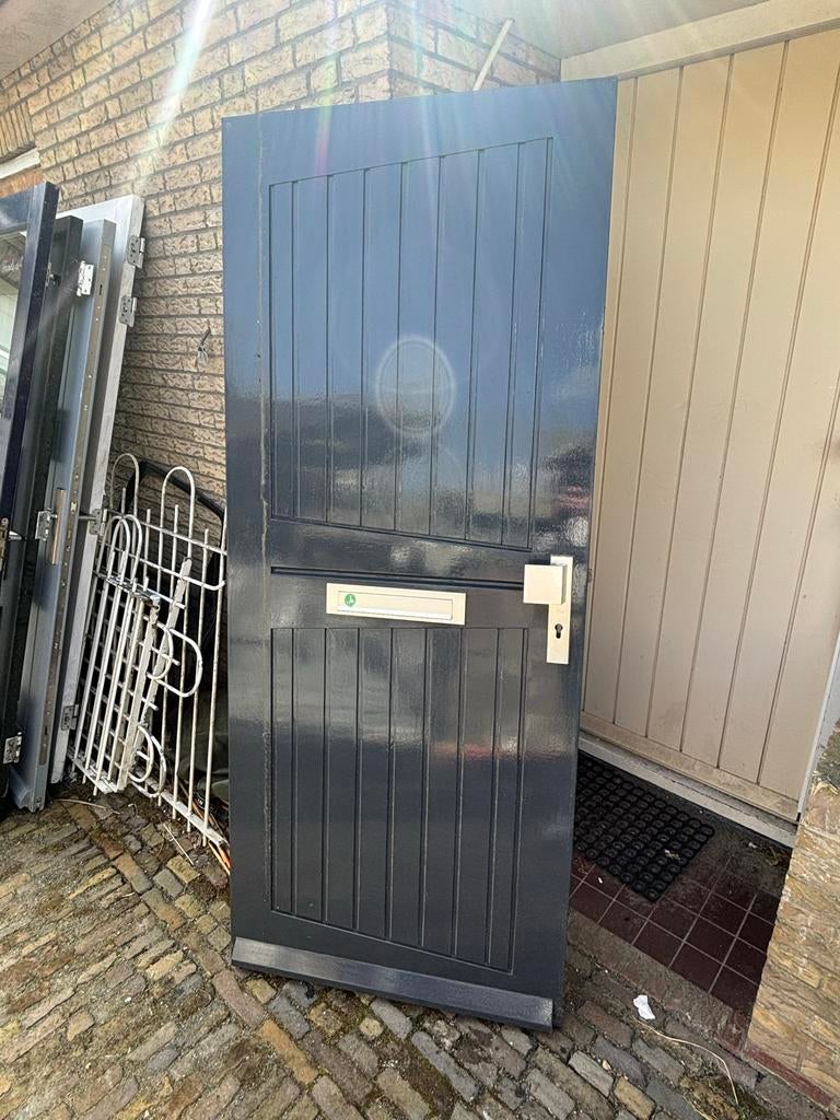 Voordeur met driepuntsluiting en brievenbus 211,5 x 88, Ophalen, Gebruikt, 80 tot 100 cm, Buitendeur