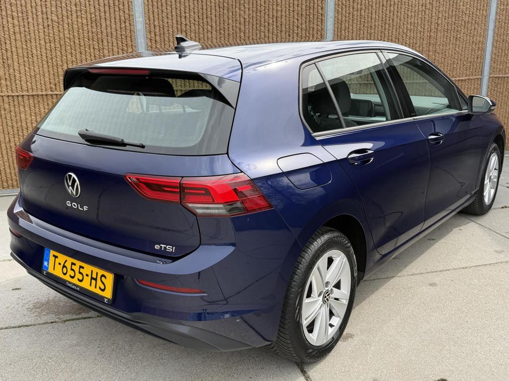 Volkswagen Golf 1.0 eTSI Life Automaat | Achteruitrijcamera, Auto's, Volkswagen, Gebruikt, Euro 6, Blauw, Bedrijf