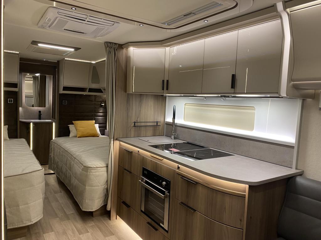 Kabe Imperial 630 TDL E2, Caravans en Kamperen, Caravans, Rondzit, Schokbreker, 7 tot 8 meter, Bedrijf