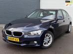 BMW 3-serie 320i Executive 2DEEIG/AUTOMAAT/CRUISE/PDC/LMV/NA, Auto's, BMW, Automaat, Euro 5, Zwart, 4 cilinders