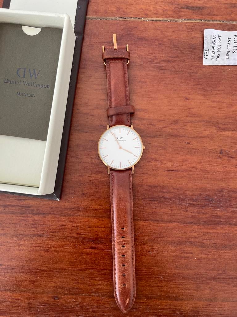 Daniel Wellington Classic 36R2 dames, Ophalen of Verzenden, Zo goed als nieuw, Leer, Overige merken
